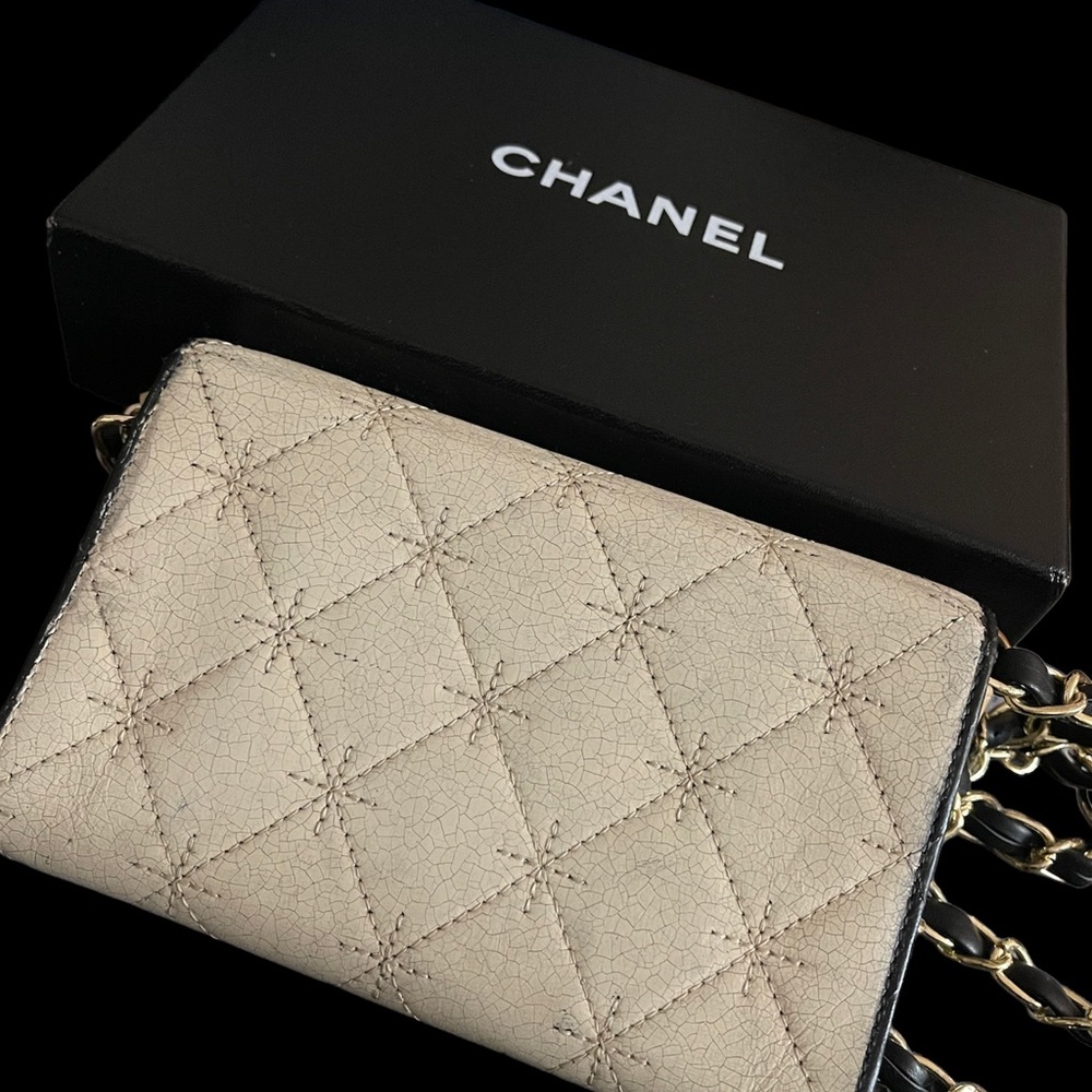 Authentic CHANEL wallet conversion with added strap - Picture 4 of 5